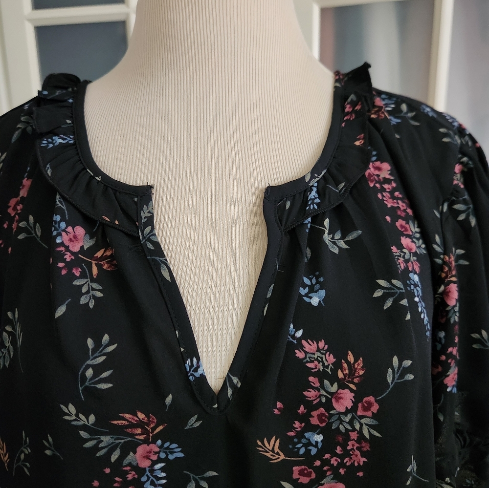 Floral Print Black Blouse - Picture 2 of 6